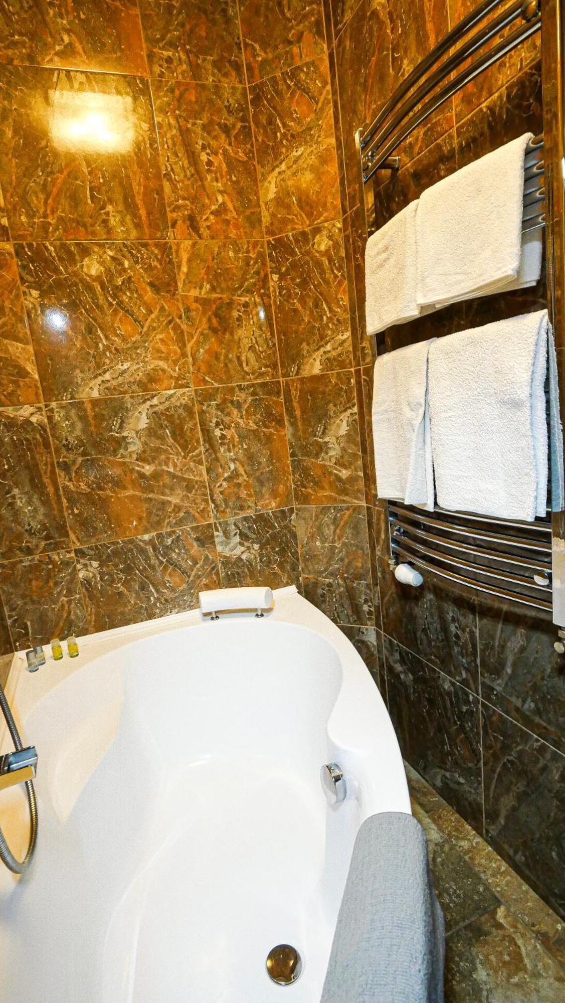 Residence Moravia Apartments การ์โลวีวารี ภายนอก รูปภาพ